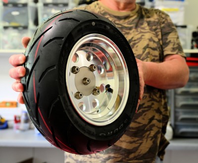 120 70 8 tyre rim.jpg