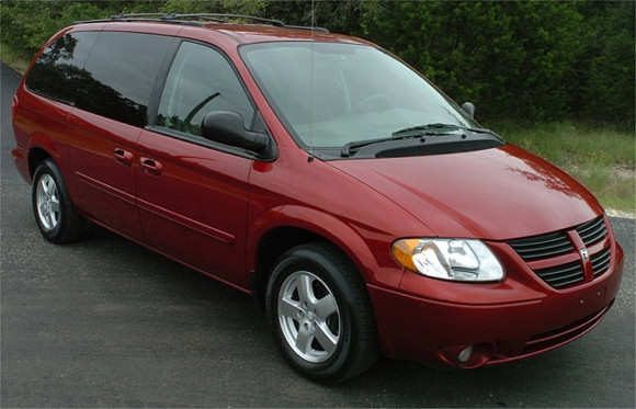 red chrysler minivan 2007